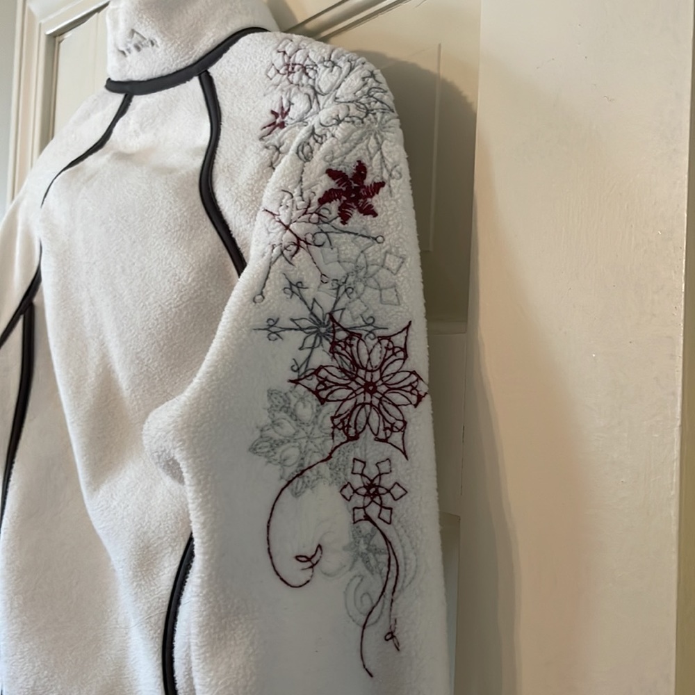 Eddie Bauer white fleece with snowflake embroidery